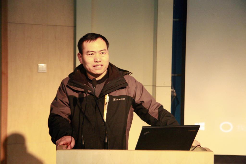 杨凌中学胡治强主任对学院表示感谢并简要说明杨凌中学基本情况