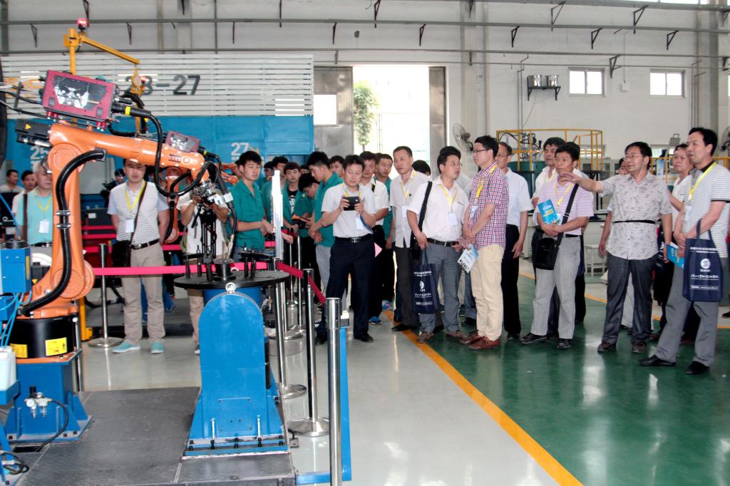 高中校长(教师)代表团一行参观焊接实训基地