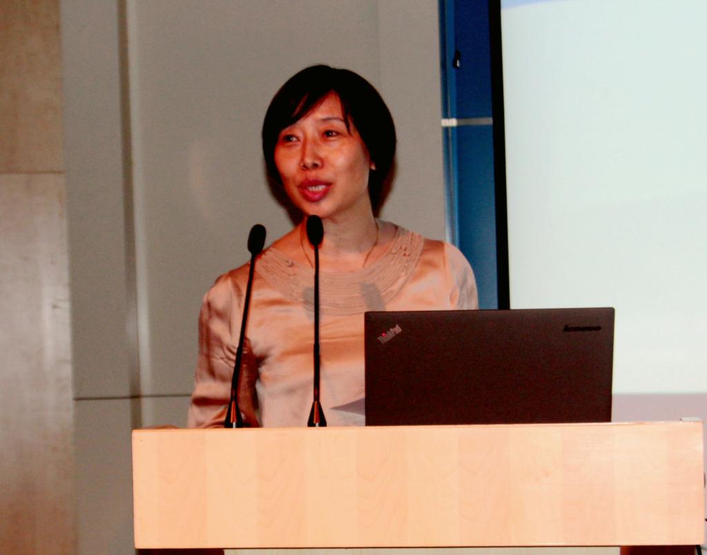 张晓云院长介绍学院情况